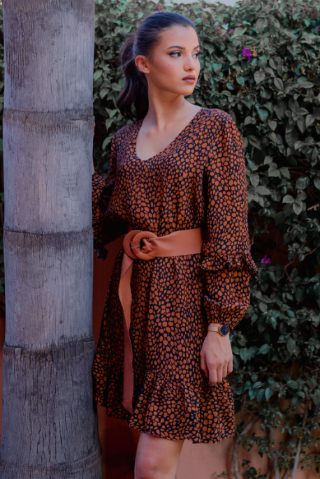 Robe courte à col ample en imprimée, manches longues avec volants, Collection Teracota, ANAE MOROCCO