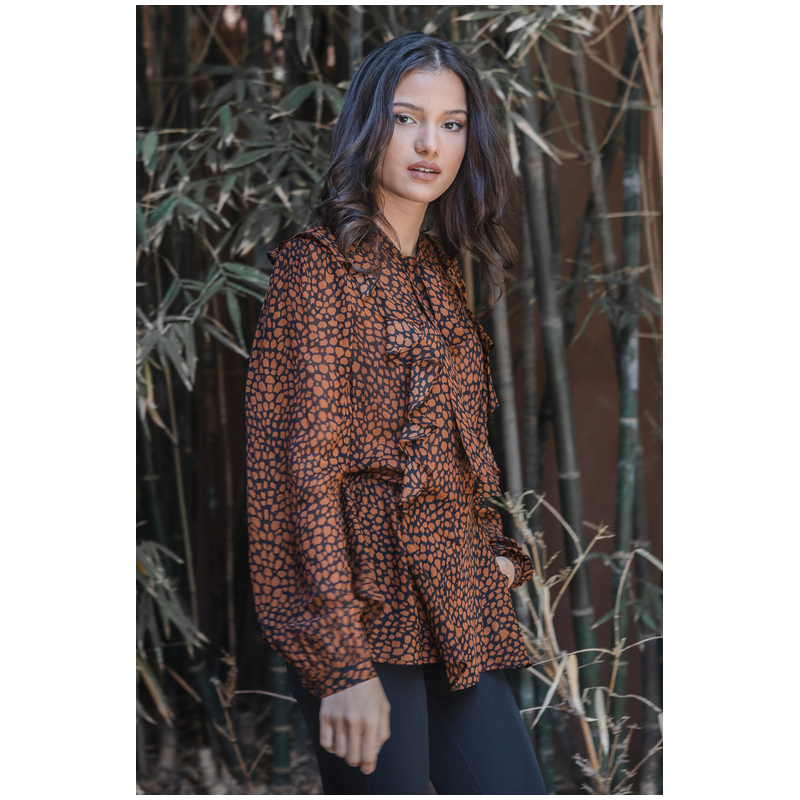Blouse boutonnée avec volant et manches en tulle à pois, Collection Teracota, design chic, ANAE MOROCCO