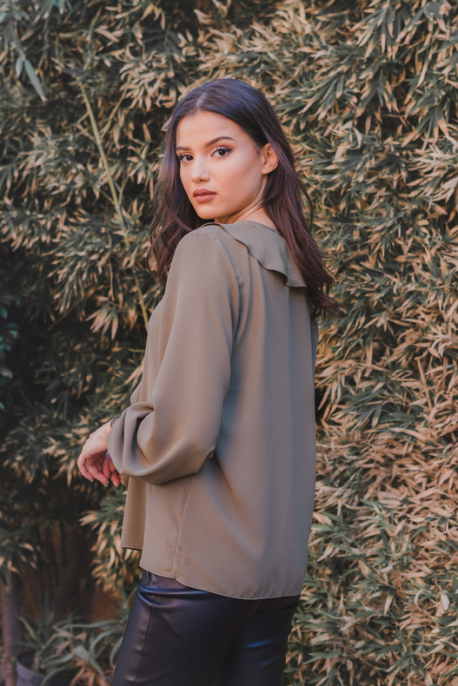 Blouse de couleur taupe