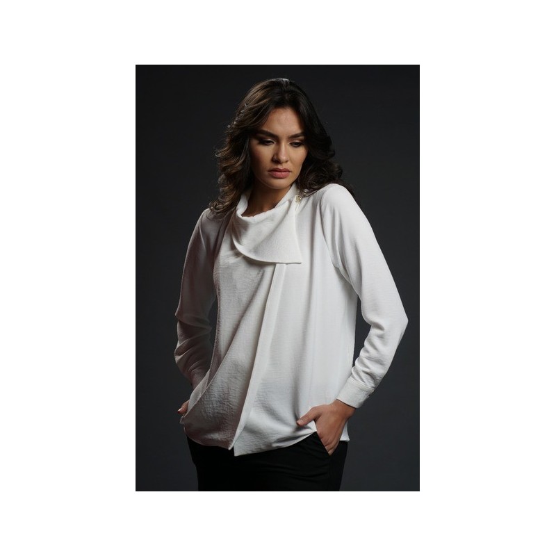 Chemise blanche au design original.