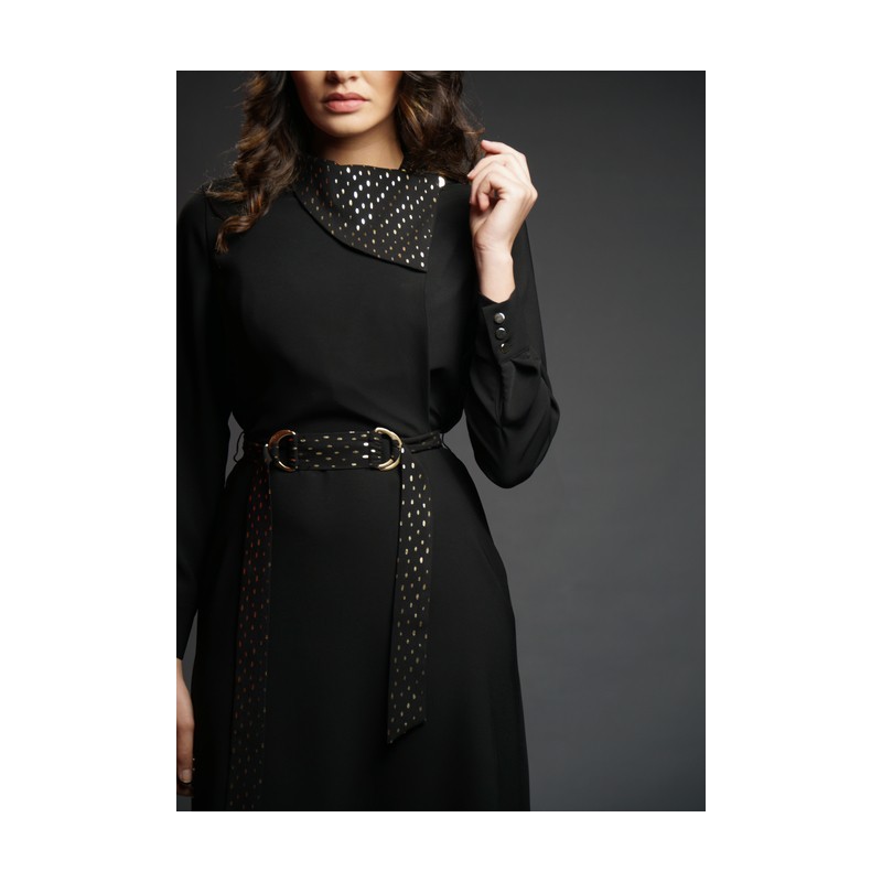 Robe à ceinture noire stylée pour femmes, un choix élégant et moderne.