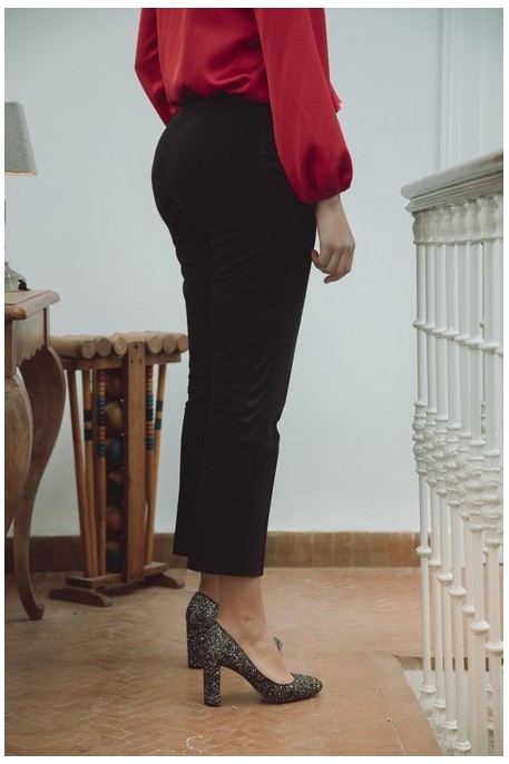 Pantalon noir pour femmes, un classique intemporel.