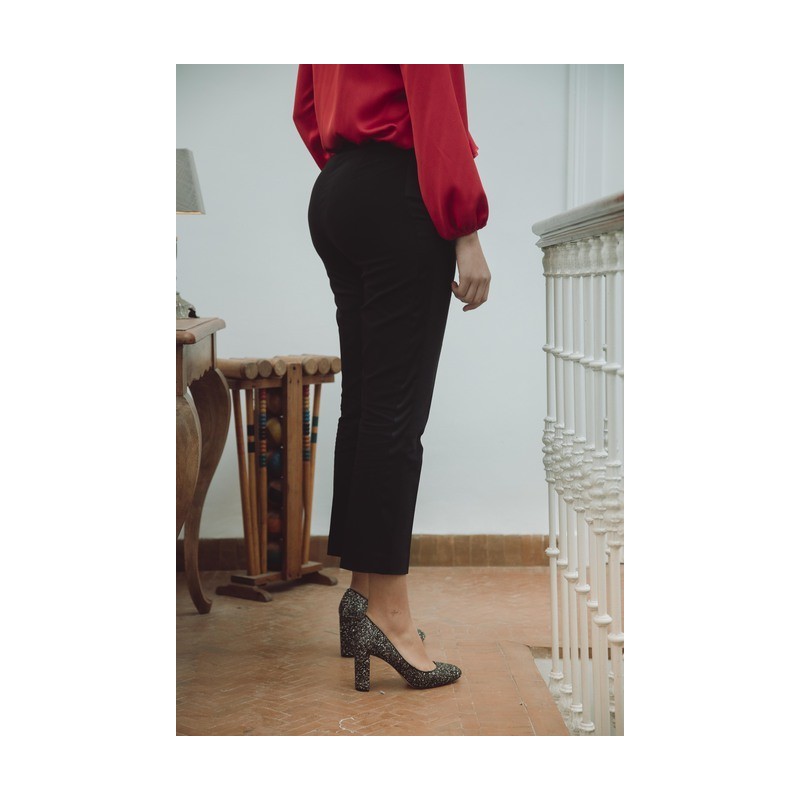 Pantalon noir pour femmes, un classique intemporel.