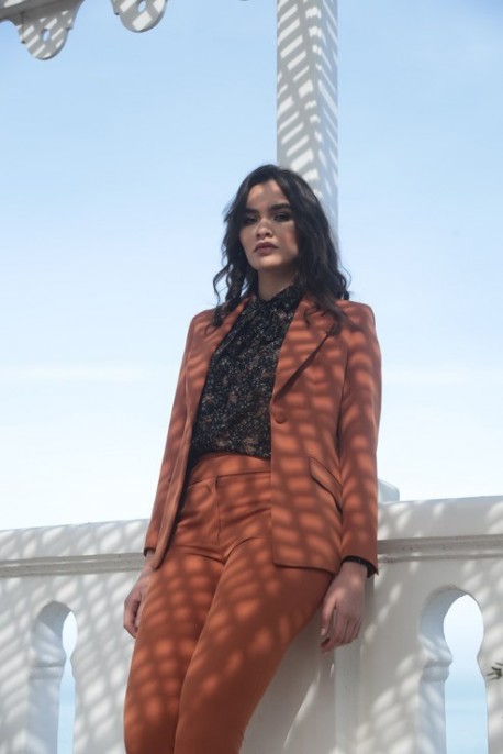 Pantalon en whisky, pour un look raffiné et sophistiqué.