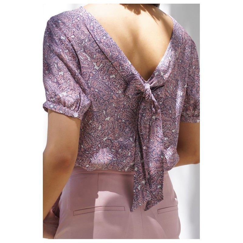 Détails de la blouse mauve