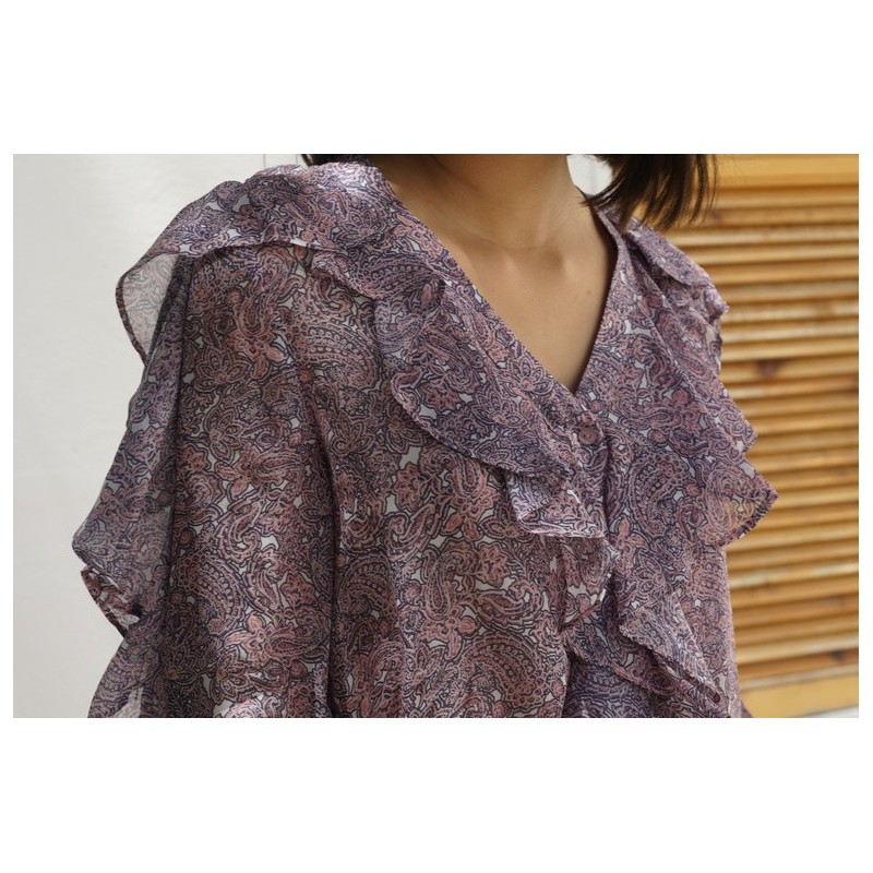 Détails de la blouse rose