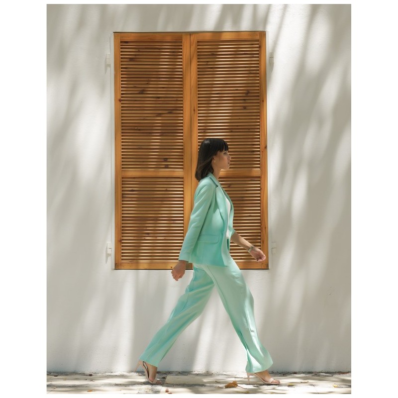 Pantalon en aigue-marine, pour un look doux et tendance.