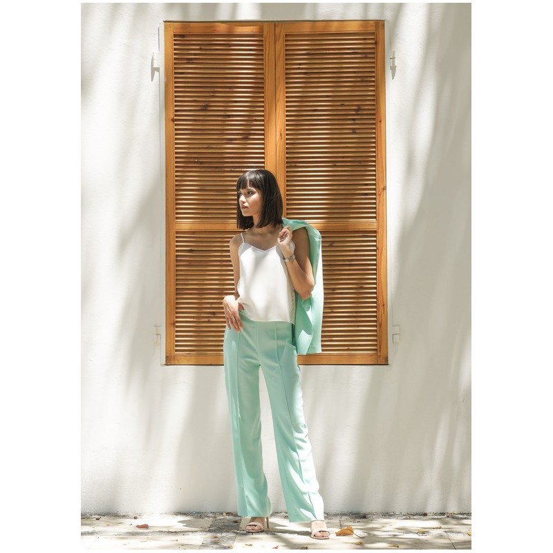 Pantalon en aigue-marine, pour un look doux et tendance.