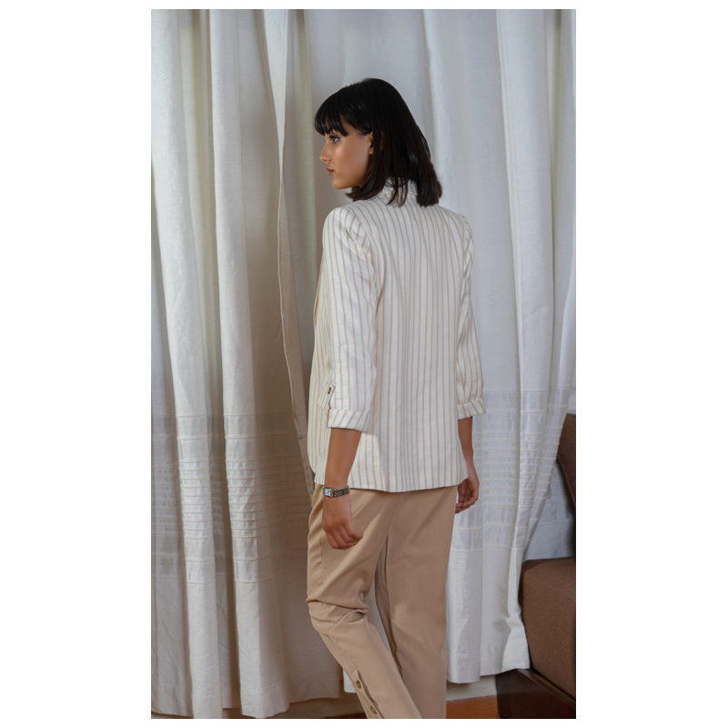 le dos du Blouse blanche avec des lignes marron clair