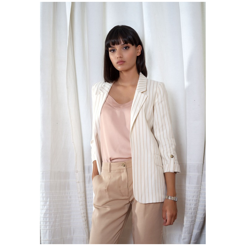 Blouse blanche avec des lignes marron clair