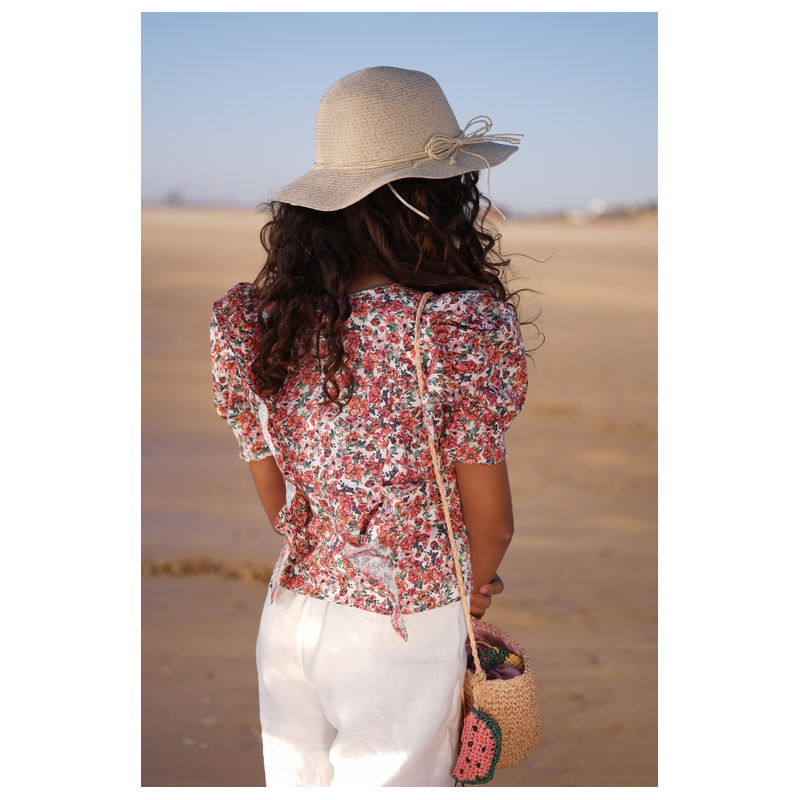 Un pantalon blanc pour femmes, pour une tenue légère et élégante.