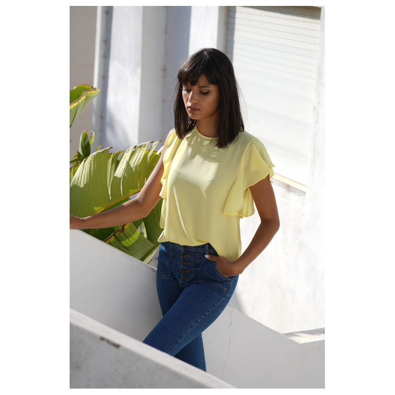 Blouse poire claire scintillante.