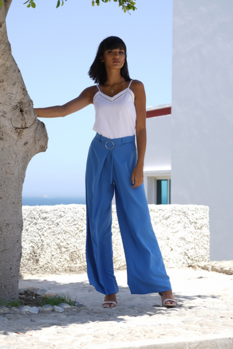 Pantalon bleu ciel pour femmes, une teinte lumineuse.
