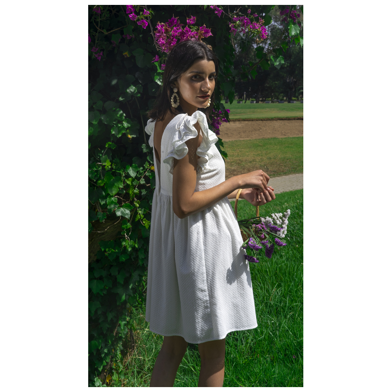 Robe blanche pour femmes, une élégance pure et intemporelle.