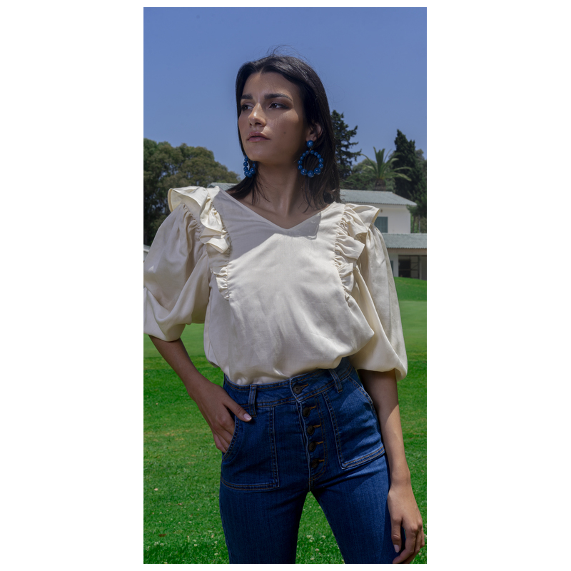 Élégante blouse blanc cassé pour une tenue raffinée