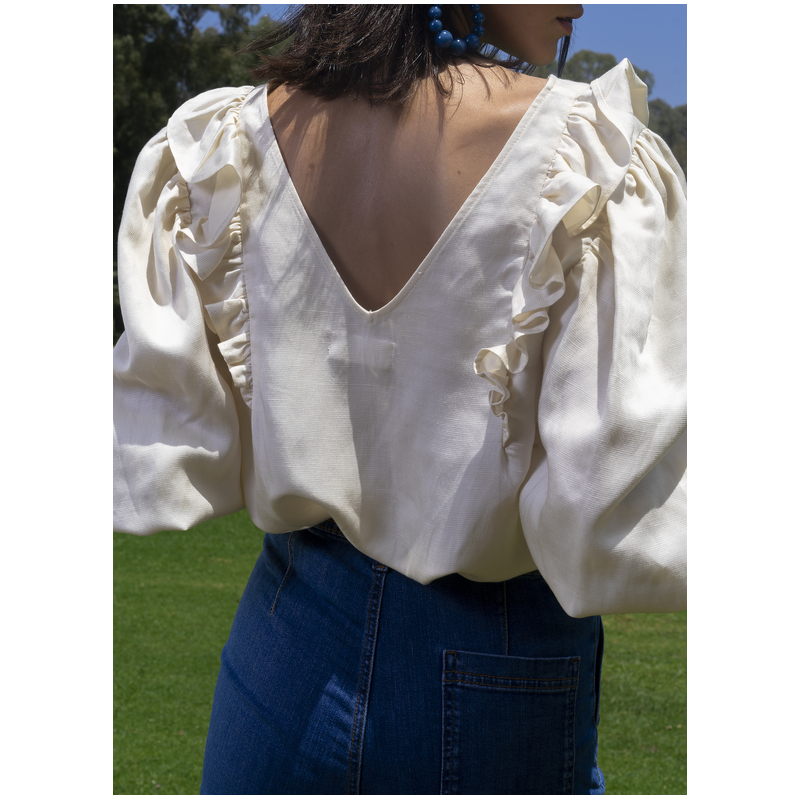 Blouse ivoire à manches longues pour un look classique