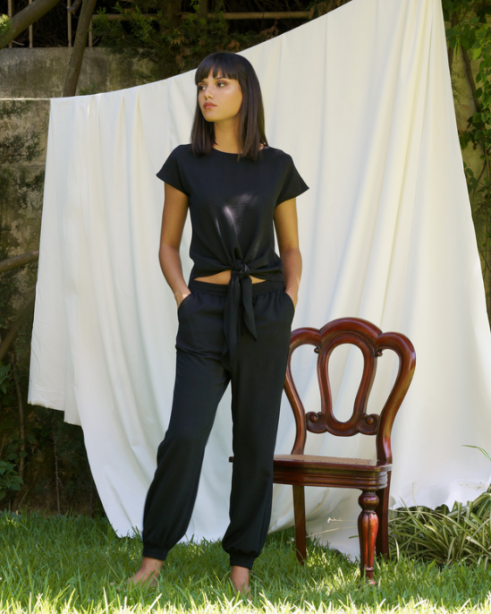 Pantalon jogging noir, confort et style pour femmes.