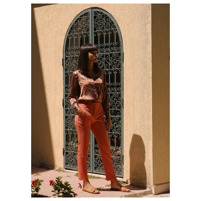 Chemise marron à motif indien pour femme : Une touche d'exotisme.