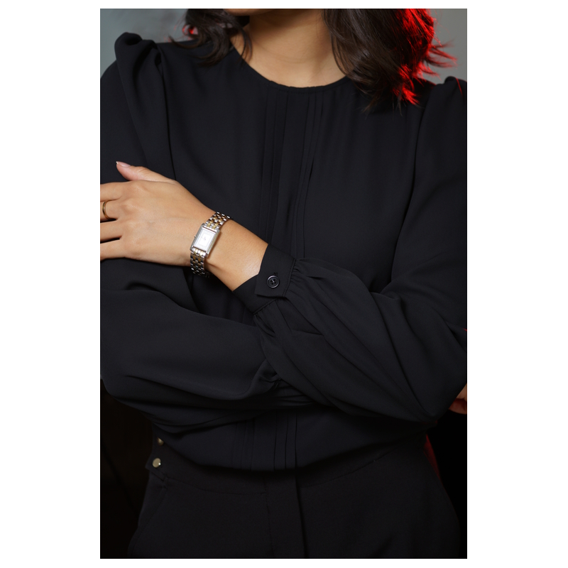 détails de la Blouse noire plissée élégante