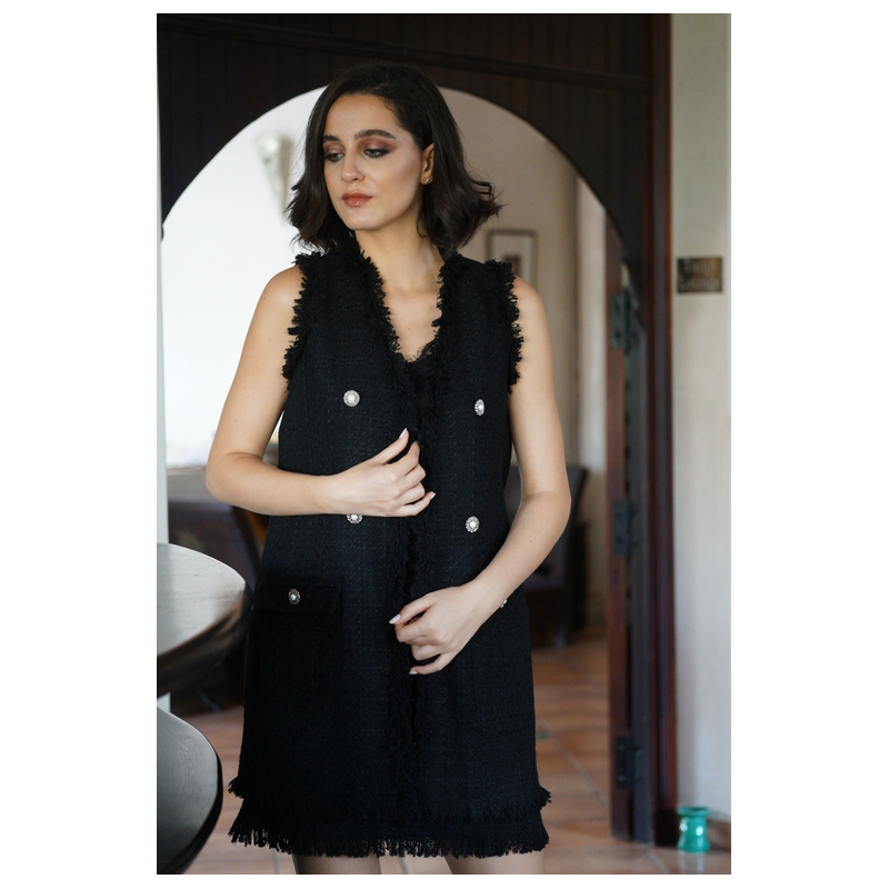 Gilet noir pour une tenue chic en toute occasion.