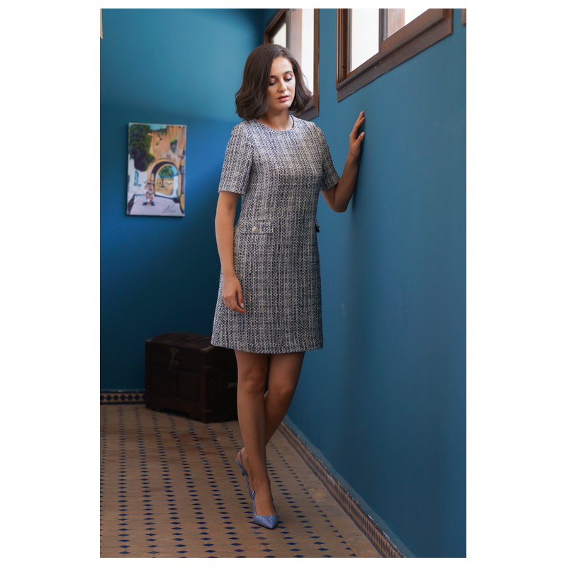 ROBE Elsa en tweed bleu de la collection ACQUA, élégance moderne pour femmes.