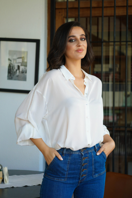Chemise blanche pour femme : Une pièce classique et élégante.