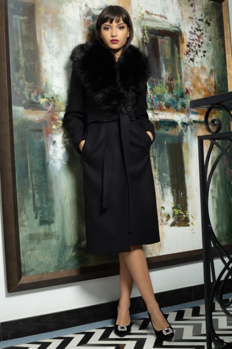 Manteau Scott long en noir pour femmes, élégance classique avec ceinture.