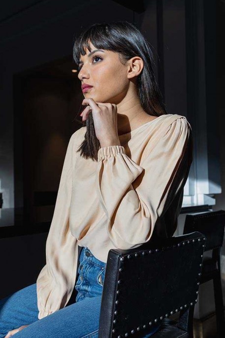 Blouse d'une couleur Beige