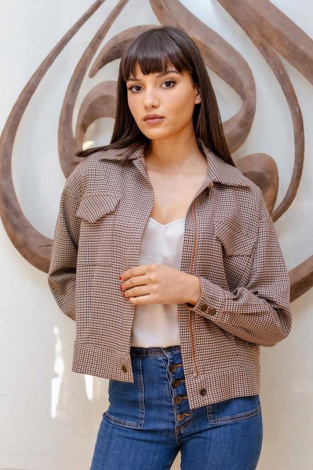 Bomber à pois marron, noirs et blancs pour un look original.