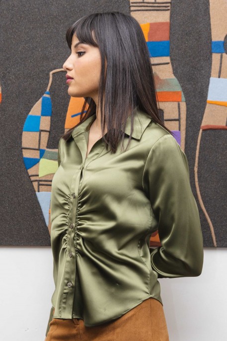 Chemise couleur huile élégante pour femmes.