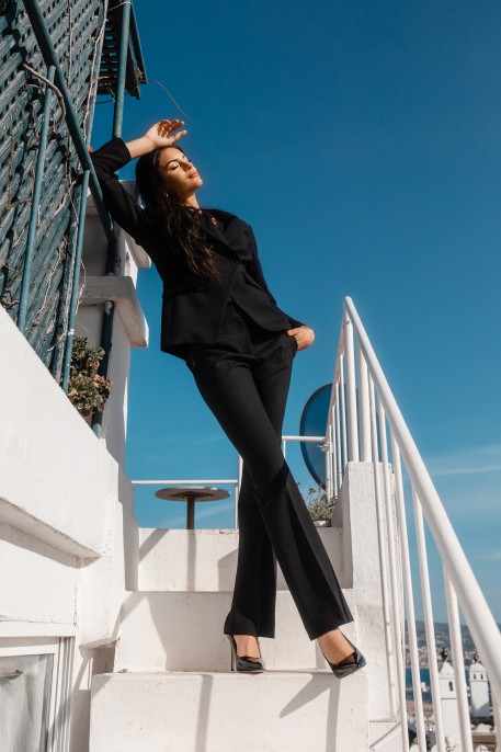 Pantalon noir pour femmes, un classique élégant.