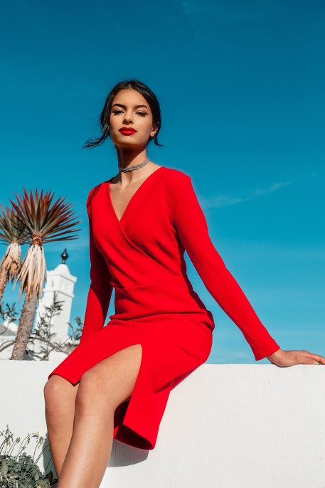 Robe rouge pour femmes, une couleur vibrante et passionnée.