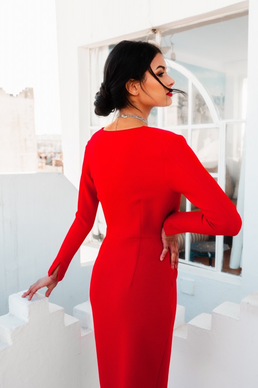 Une robe rouge pour femmes, une tenue qui exprime la confiance et la séduction.