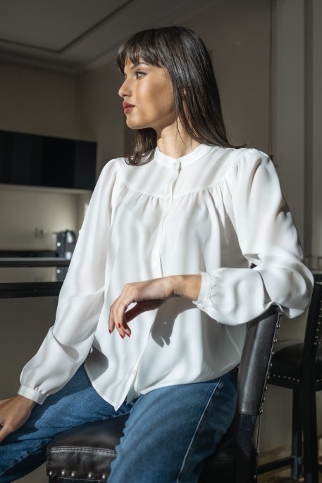 Détails de la blouse blanche