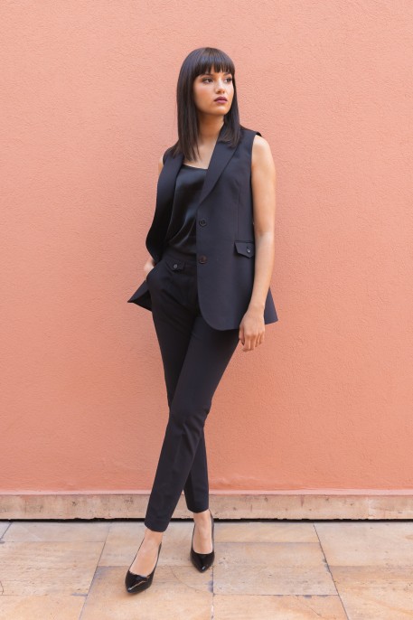 Pantalon noir pour femmes, un incontournable élégant.