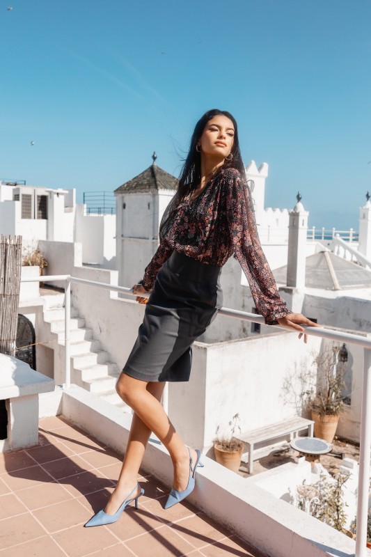 Blouse multicolore au style festif et original.