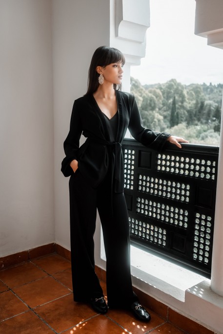 Pantalon noir pour femmes.