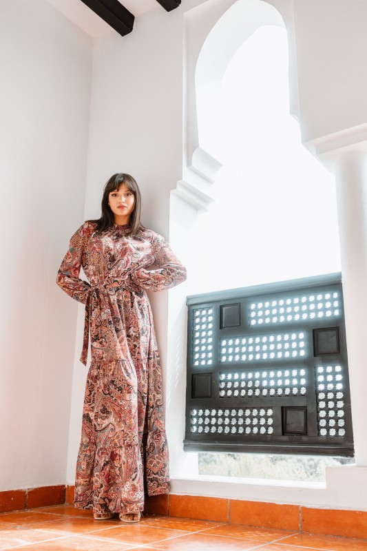 Une robe à motif pour femmes, une tenue qui attire l'attention et qui respire la personnalité.