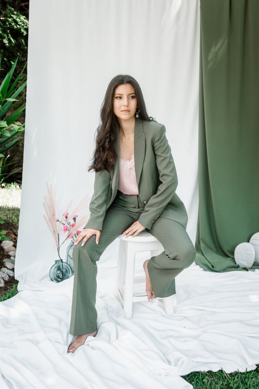 Pantalon kaki pour femmes, une couleur polyvalente et tendance.