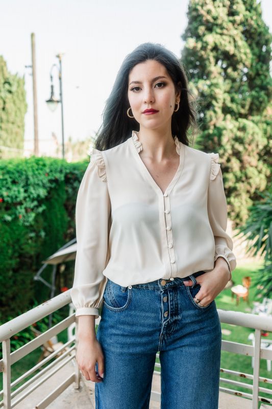 Blouse blanche avec un V col