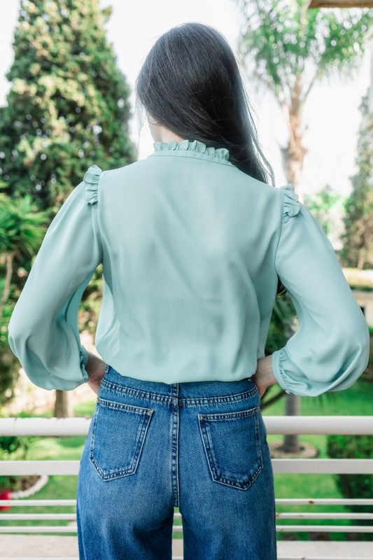 le dos de la Blouse verte pastel