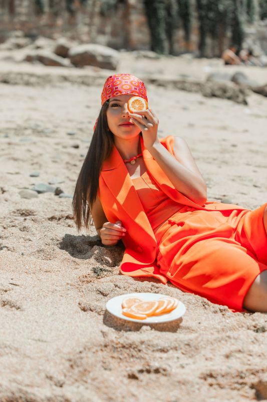 Gilet orange pour femme : Une couleur vive et pétillante.