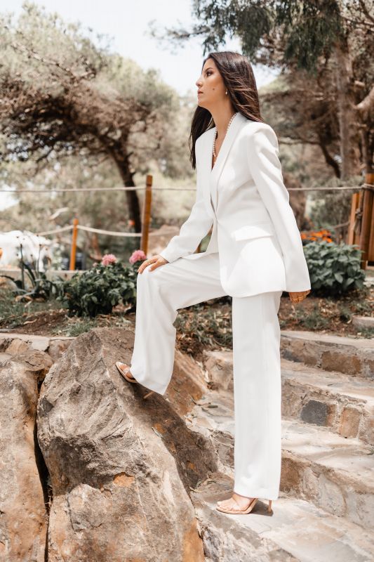 Détails du pantalon long à la mode, une pièce tendance.