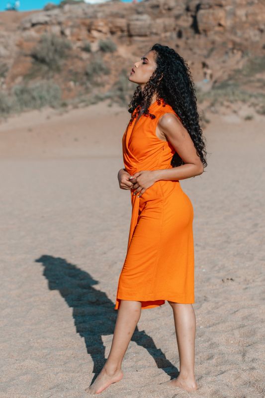 Robe en orange, pour un look éclatant et original