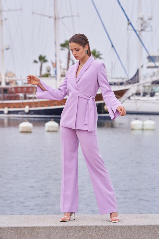 Pantalon classique mauve pour femmes, une élégance intemporelle.