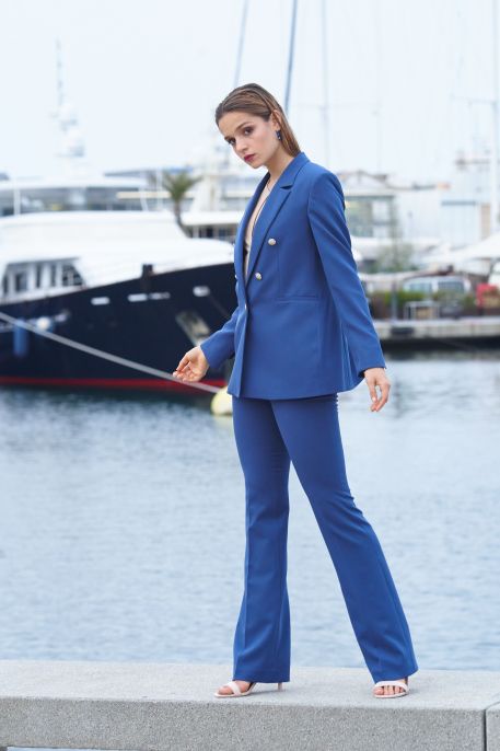 Pantalon long bleu marine pour femmes, une couleur intemporelle.
