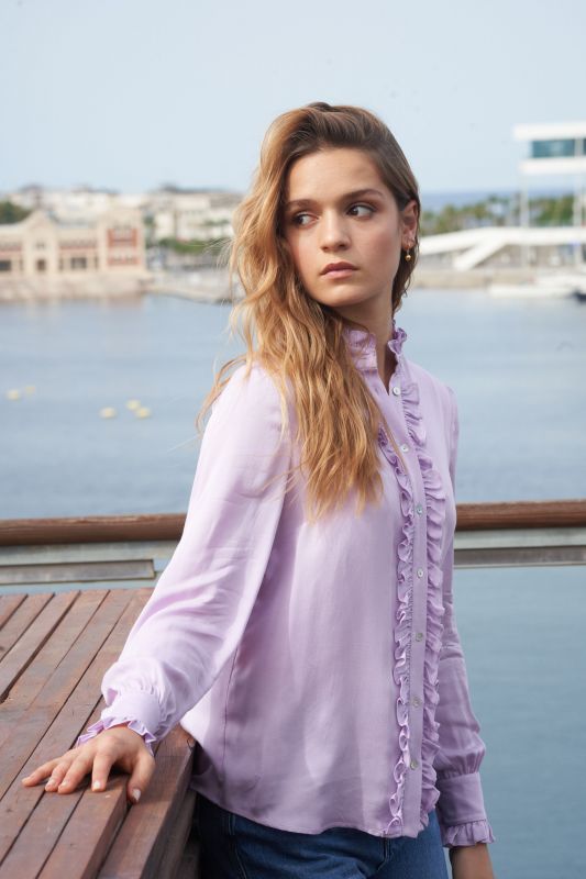Élégante chemise violette claire pour femmes