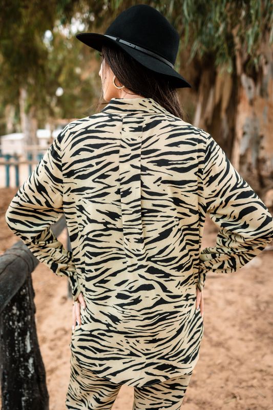 Détails de la chemise : Rayures noires et couleur blanc cassé