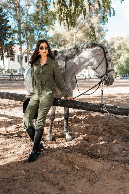 Pantalon en kaki, pour une tenue confortable et tendance.