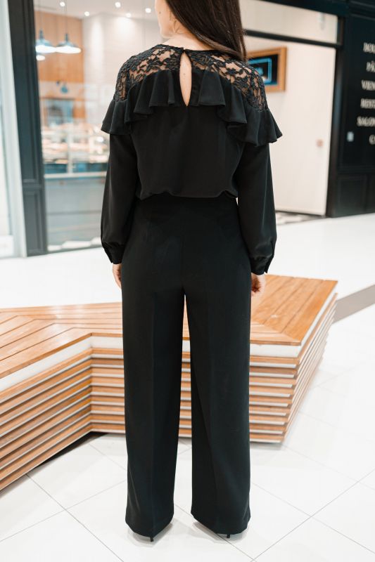 Un pantalon long noir pour femmes, pour un look raffiné et intemporel.